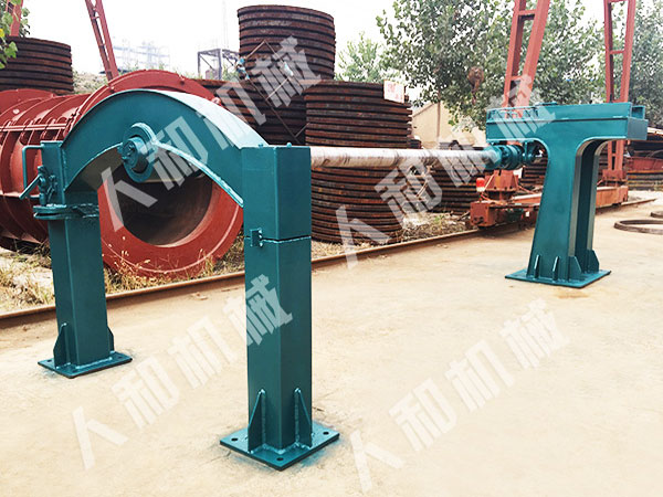 Cement pipe making machine